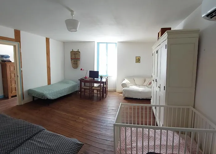 Semesterbostad La Poste Saulgond